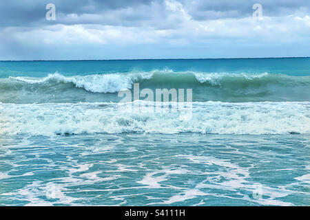 Caribbean waves rolling in. Mayan Riviera, Yucatan península, Mexico Stock Photo