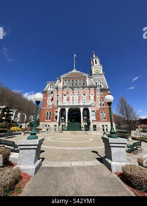 Norwich City Hall nestled on a slope within a hilly section of the downtown area. Located in Norwich, Connecticut, USA. Taken with wide angle lens during early spring. Stock Photo