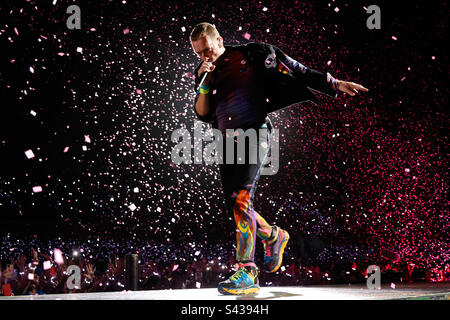SÃO PAULO, BRAZIL - MARCH, 10. : Coldplay frontman Chris Martin performs Music Of The Spheres tour  Morumbi Stadium. March,10, 2018. in São Paulo, Brazil Credit: Adriana Spaca/Alamy Live News Stock Photo