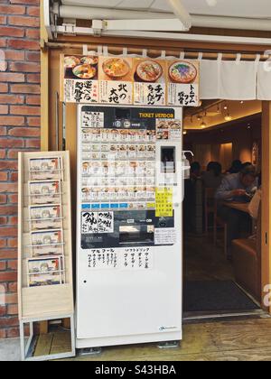 Ramen restaurant with ticket machine outside, Harajuku, Tokyo, Japan Stock Photo