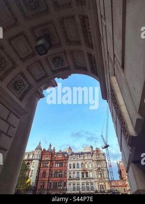 Red Lion Pub in Whitehall - London SW1 - UK Stock Photo - Alamy