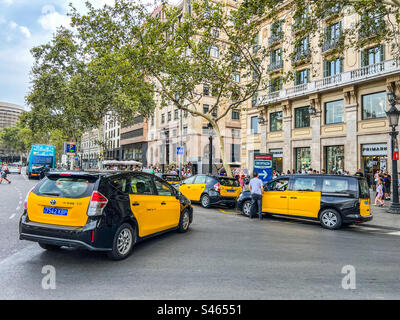 Barcelona taxi’s waiting’s at top of La Rambla Stock Photo