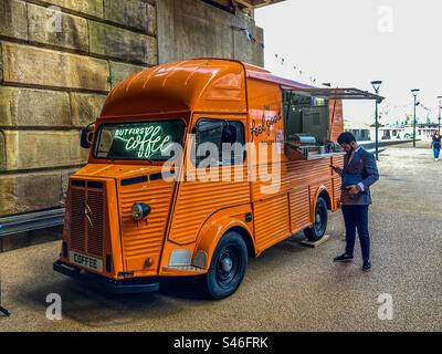 Coffee Shop in a classic Citroen Van, bear the new Battersea Power Station Complex Stock Photo