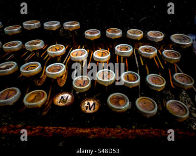 Close up of rusty and discarded vintage typewriter Stock Photo