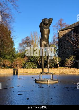 Reg Butler sculpture “Girl” at the Royal Botanic Garden ornamental pond, Edinburgh Stock Photo