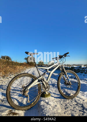 Marin Mount Vision retro MTB on a snow covered bridleway Stock Photo