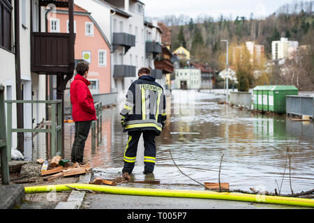 Passau, Germany. 16th Mar, 2019. A firefighter and a local resident look at a street that is under water. The flood of the Ilz has flooded streets and plots of land in parts of Passau and has filled up cellars. Credit: Tobias Köhler/dpa/Alamy Live News Stock Photo