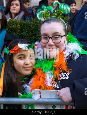 New York, USA. 16 March 2019.  Spectators watch the 258th NYC St. Patrick's Day Parade in New York City's Fifth Avenue.  Photo by Enrique Shore Credit: Enrique Shore/Alamy Live News Stock Photo