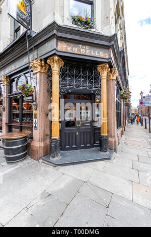 The Ten Bells, Commercial St, Spitalfields, E1. Classic, iconic public house serving beer, wine & cocktails in a 3-floor setting. Stock Photo