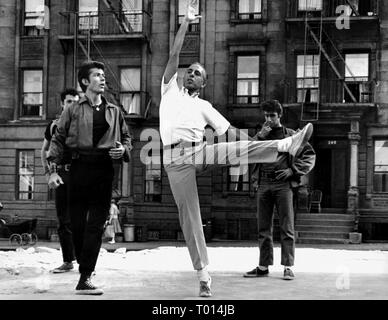 JEROME ROBBINS,GEORGE CHAKIRIS, WEST SIDE STORY, 1961 Stock Photo