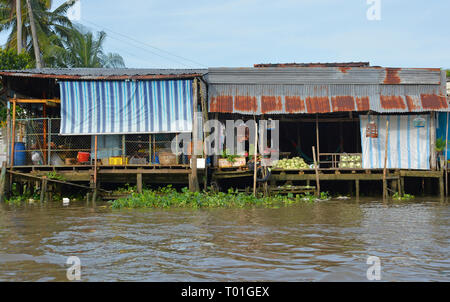 Phong Dien, Vietnam - December 31st 2017. Houses at the Phong Dien Floating Market near Can Tho in the Mekong Delta Stock Photo