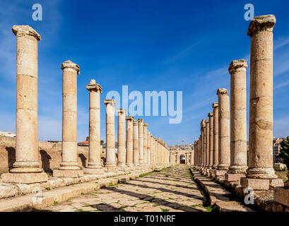 Colonnaded Street or Cardo, Jerash, Jerash Governorate, Jordan Stock Photo
