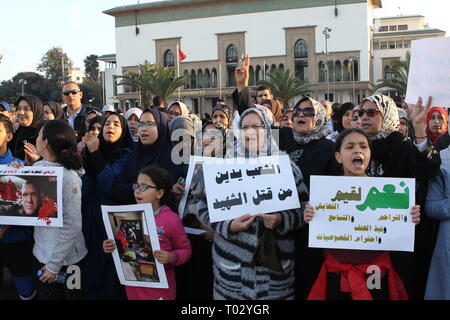 Casablanca, Morocco. . 17th Mar, 2019. People shout slogans and hold posters during a protest in Casablanca, Morocco. , Morocco, on March 16, 2019. Hundreds of Moroccans held on Saturday two sit-ins in the capital Rabat and the city of Casablanca, Morocco.  to condemn terrorist attacks on two mosques in New Zealand. Credit: Xinhua/Alamy Live News Stock Photo