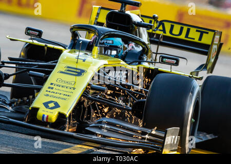 Melbourne, Australia. 17th March 2019. Nicolas HULKENBERG 27 driving for RENAULT F1 TEAM during the Formula 1 Rolex Australian Grand Prix 2019 at Albert Park Lake, Australia on March 17 2019. Credit: Dave Hewison Sports/Alamy Live News Stock Photo