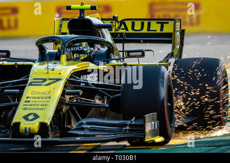 Melbourne, Australia. 17th March 2019.  Nicolas HULKENBERG 27 driving for RENAULT F1 TEAM  during the Formula 1 Rolex Australian Grand Prix 2019 at Albert Park Lake, Australia on March 17 2019. Credit: Dave Hewison Sports/Alamy Live News Stock Photo