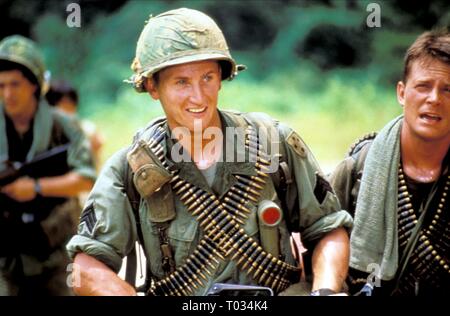 SEAN PENN, MICHAEL J. FOX, CASUALTIES OF WAR, 1989 Stock Photo