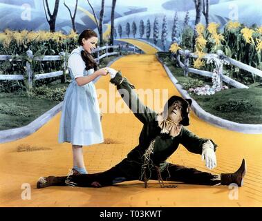 JUDY GARLAND, RAY BOLGER, THE WIZARD OF OZ, 1939 Stock Photo