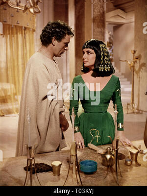 RICHARD BURTON ELIZABETH TAYLOR CLEOPATRA 1963 Stock Photo Alamy