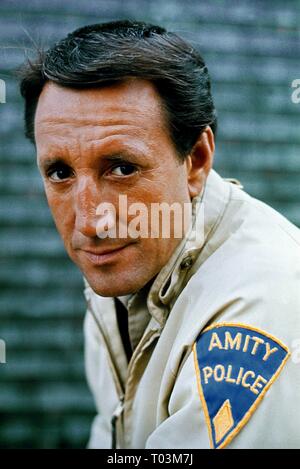 JAWS 2 ROY SCHEIDER as Police Chief Brody Date: 1978 Stock Photo - Alamy