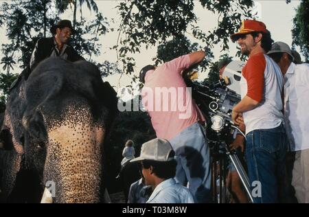HARRISON FORD,STEVEN SPIELBERG, INDIANA JONES AND THE TEMPLE OF DOOM, 1984 Stock Photo