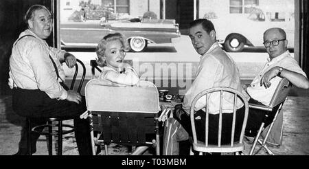 CHARLES LAUGHTON, MARLENE DIETRICH, TYRONE POWER, BILLY WILDER, WITNESS FOR THE PROSECUTION, 1957 Stock Photo