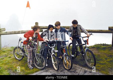 JEFF COHEN, JONATHAN KE QUAN, SEAN ASTIN, COREY FELDMAN, THE GOONIES, 1985 Stock Photo