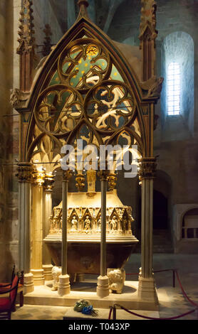Gothic mausoleum of king Peter III of Aragon in Monastery of Santa Maria de Santes Creus, Aiguamurcia, Spain Stock Photo
