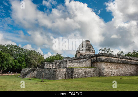 Mayan observatory El Caracol ruin at Chichen Itza, Yucatan, Mexico Stock Photo