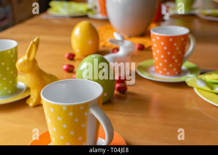 View to a View to a colorful easygoing family breakfast table decorated for Easter. Stock Photo