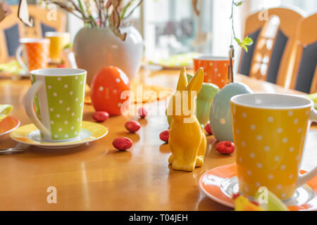 View to a View to a colorful easygoing family breakfast table decorated for Easter. Stock Photo