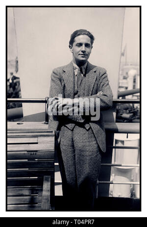 IVOR NOVELLO Vintage 1920’s Informal image of Ivor Novello, Welsh actor and songwriter composer born David Ivor Davies, a Welsh composer and actor who became one of the most popular British entertainers of the first half of the 20th century. 1920s/1930s IVOR NOVELLO (1893-1951). Photograph, early 20th century 1900’s. Stock Photo