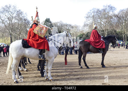 When The Queen is in London, the Long Guard consists one Officer, one Corporal Major, two Non-Commissioned Officers, one Trumpeter, and ten Troopers Stock Photo