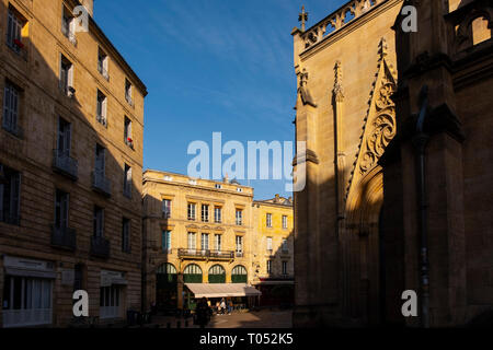 Building in the historic center, Bordeaux. Aquitaine Region, Gironde Department. France Europe Stock Photo