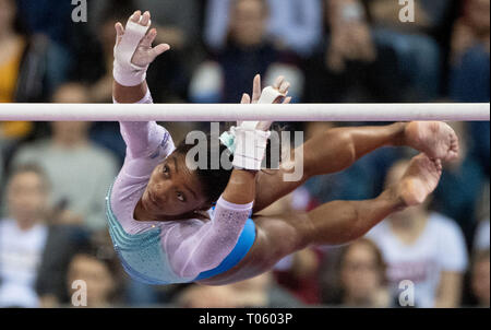 Stuttgart, Germany. 17th Mar, 2019. Gymnastics, World Cup: all-around, women in the Porsche Arena: Simone Biles from the USA gymnastics on uneven bars. Credit: Marijan Murat/dpa/Alamy Live News Stock Photo