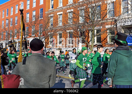 Cleveland, Ohio, USA, 17th March, 2019.  Participants in the 2019 Cleveland St. Patrick's Day Kilt Run make their way through the Warehouse District in downtown Cleveland, Ohio, USA.  Thousands of participants attempt to break the Guinness World Record for largest Kilt-Wearing run.  Credit: Mark Kanning/Alamy Live News. Stock Photo