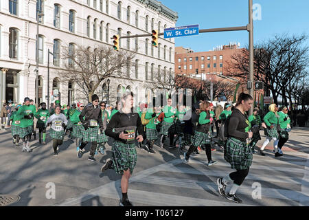 Cleveland, Ohio, USA, 17th March, 2019.  Participants in the 2019 Cleveland St. Patrick's Day Kilt Run make their way through the Warehouse District in downtown Cleveland, Ohio, USA.  Credit: Mark Kanning/Alamy Live News. Stock Photo