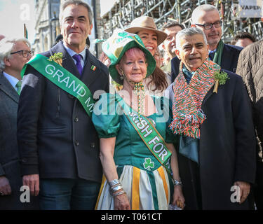 London, UK, 17th Mar 2019. St Patrick's Day Parade photocall with Mayor of London Sadiq Khan (r) and this year's  Grand Marshal, actor James Nesbitt (l). London celebrates with a spectacular St Patrick’s Day parade, led by this year’s Grand Marshal, actor James Nesbitt. Now in its 17th year, the parade attracts more than 50,000 people for a colourful procession of Irish marching bands from the UK, US and Ireland, energetic dance troupes and spectacular pageantry. Credit: Imageplotter/Alamy Live News Stock Photo