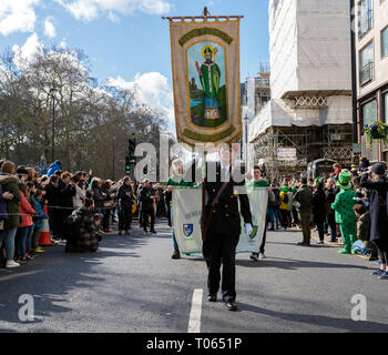 London, UK. 17th Mar, 2019. 17th March 2019. London, UK. Thousands lined the streets of Central London for the annual parade to celebrate the patron saint of Ireland, Patrick. Credit: AndKa/Alamy Live News Stock Photo