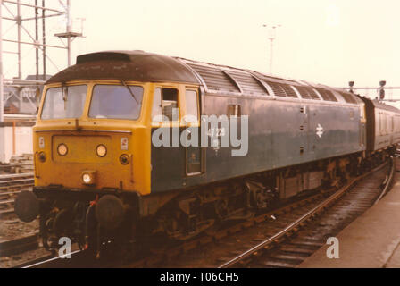 Class 47 47226 arrives at Newcastle Central Station's western end in the 1980s. Stock Photo