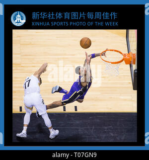 Beijing, Canada. 14th Mar, 2019. Kyle Kuzma (R) of Los Angeles Lakers competes during an NBA basketball game against Toronto Raptors in Toronto, Canada, on March 14, 2019. Credit: Zou Zheng/Xinhua/Alamy Live News Stock Photo