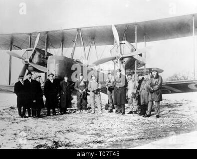 transport / transportation, aviation, aircraft, Vickers Vimy, before the take-off to the record flight to Australia, crew: pilots Keith Macpherson Smith and Ross Macpherson Smith, mechanics James Bennett and Walter Shiers, with friends, Hounslow Heath Aerodrome, London, 12.11.1919, Additional-Rights-Clearance-Info-Not-Available Stock Photo