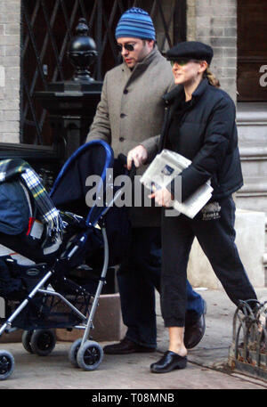 SARAH JESSICA PARKER  AND MATTHEW BRODERICK WITH THEIR SON  JAMES  WILKE IN  NEW YORK'S  WEST VILLAGE 12/23/2002 Photo By John Barrett/PHOTOlink Stock Photo