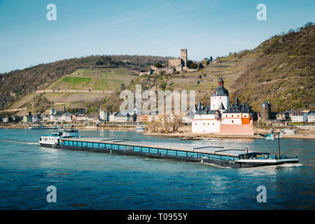 Beautiful view of the historic town of Kaub with famous Burg Pfalzgrafenstein along Rhine river on a scenic sunny day with blue sky in spring, Rheinla Stock Photo