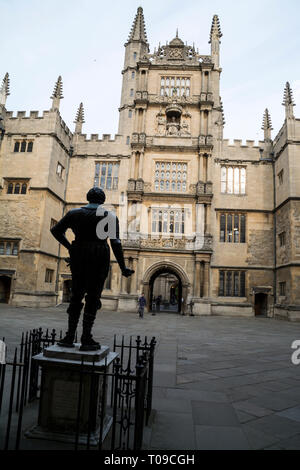 A statue of William Herbert, Earl of Pembroke  at the Boolean Library in Oxford, Oxfordshire, Britain.   He was Chancellor of the University of Oxford Stock Photo