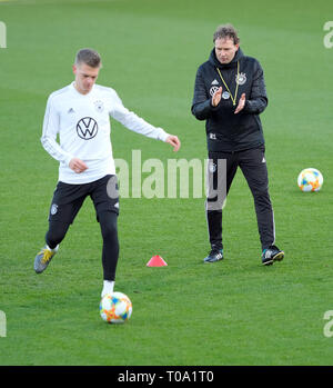 Wolfsburg, Germany. 18th Mar, 2019. Soccer: National team, before the international match Germany - Serbia, Training: The German national player Lukas Klostermann (l) and assistant coach Marcus Sorg train in the arena. Credit: Peter Steffen/dpa/Alamy Live News Stock Photo