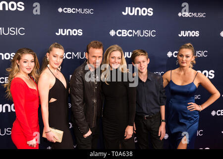 Budweiser Gardens, London, Ontario, CANADA. 17th Mar 2019. 2019 Canadian Music Hall of Fame inductee Corey Hart and family on the 2019 JUNO Awards red carpet at Budweiser Gardens, in London, Ontario, CANADA Credit: Bobby Singh/Alamy Live News Stock Photo