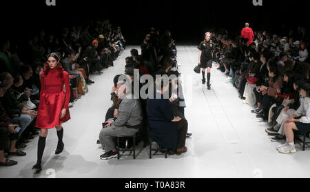 Tokyo, Japan. 19th Mar, 2019. Models present creations from Chinese brand SHUSHU/TONG 2019 Autumn/Winter collection during Amazon Fashion Week Tokyo, in Tokyo, Japan, March 19, 2019. Credit: Du Xiaoyi/Xinhua/Alamy Live News Stock Photo