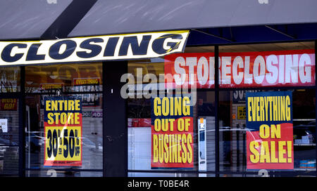 Payless ShoeSource store closing signs in California Stock Photo