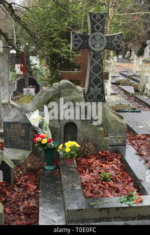 Grave of Russian film director Andrei Tarkovsky at the Russian Cemetery in Sainte-Geneviève-des-Bois (Cimetière russe de Sainte-Geneviève-des-Bois) near Paris, France. Stock Photo