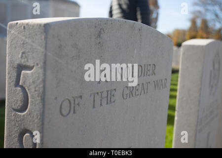 Headstones and memorials to the fallen soldiers of the great war between 1914 and 1918. Tyne Cot Cemetery Belgium Stock Photo
